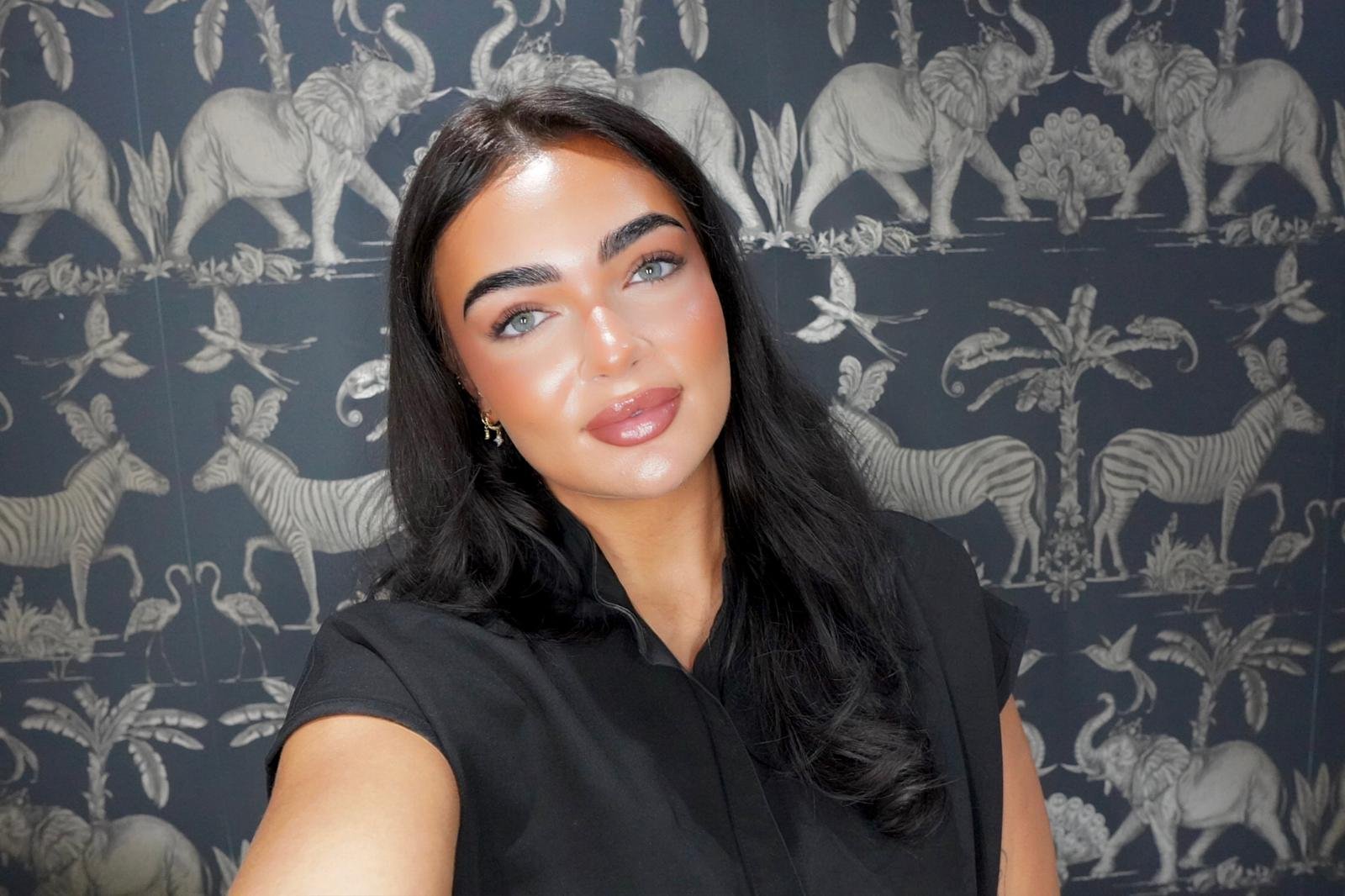 The professional team at SKIN lounge Aesthetics Richmond Hill, providing expert skincare and aesthetic treatments with a personalised, results-driven approach in a friendly and luxurious clinic setting.