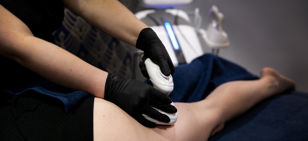 T-Shape Body Sculpting and Cellulite Reduction – SKIN lounge Aesthetics Richmond Client receiving T-Shape body sculpting and cellulite reduction treatment at SKIN lounge Aesthetics Richmond, using advanced multi-technology to firm, smooth, and contour the body.