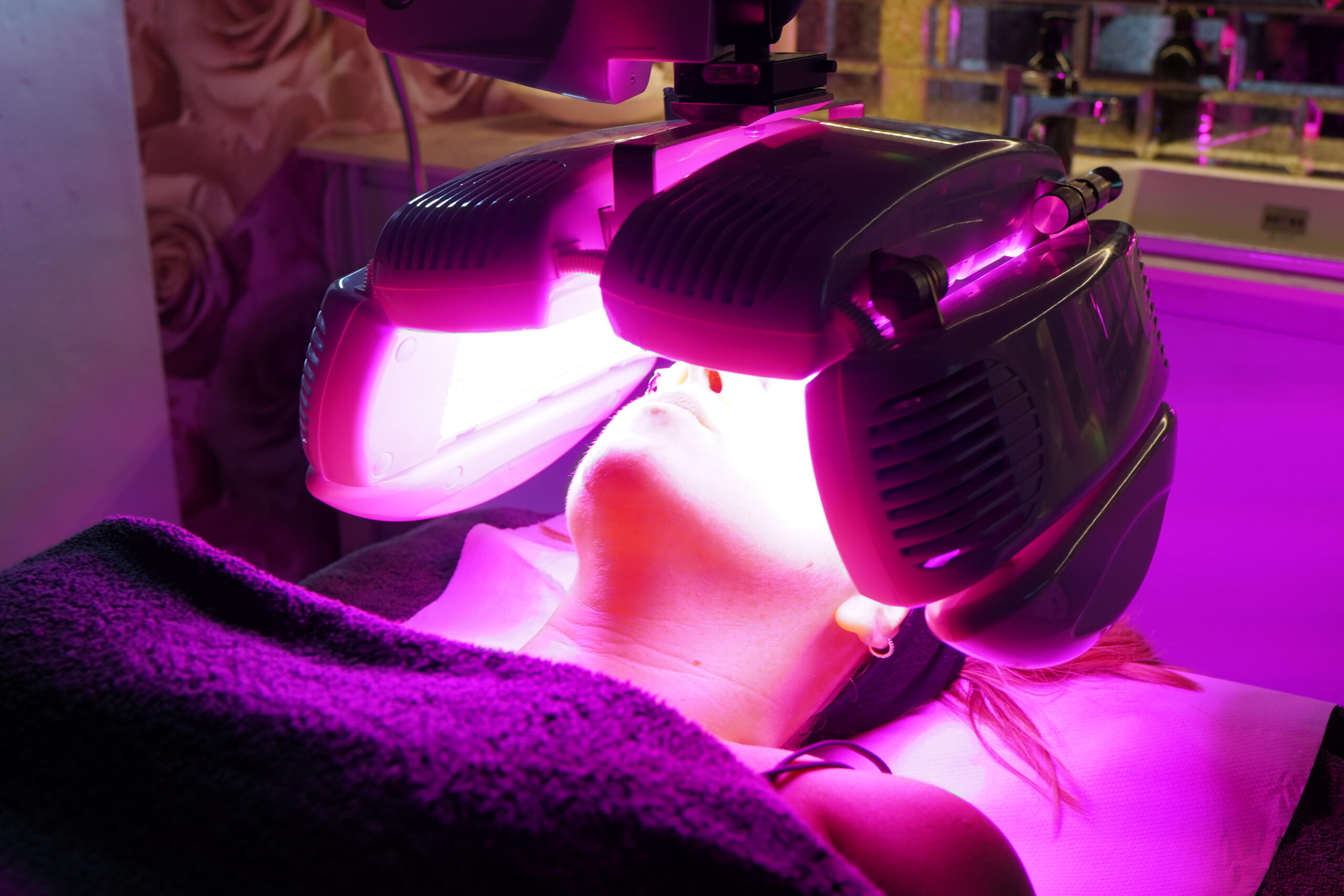 Dermalux led phototherapy Dermalux LED light therapy